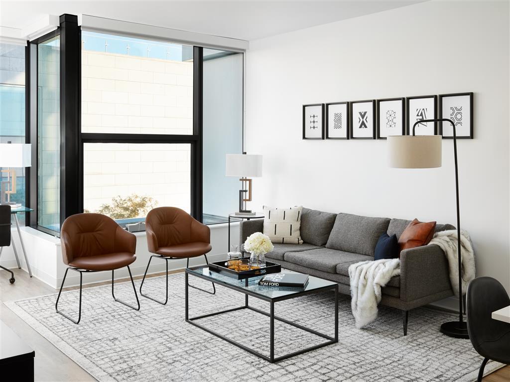 Building Photo - 336 S Halsted St