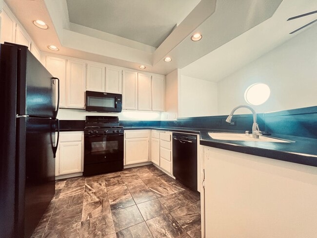 Building Photo - 2 Bedroom 2 Bathroom Condo in Carmel Mountain!