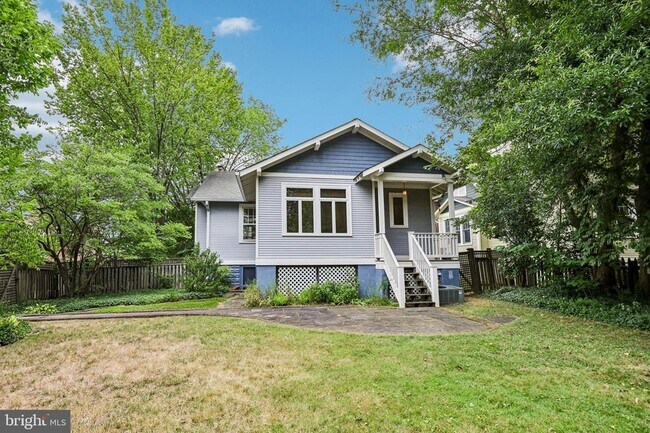 Building Photo - 526 N Ivy St