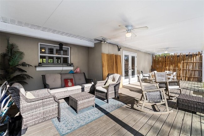 Building Photo - 304 N Matanzas Ave