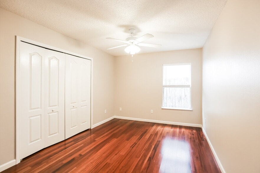 Building Photo - 1322 Dunns Lake Dr