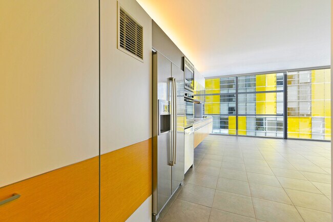 Building Photo - Veer Towers 1009W- Partial Strip Views fro...