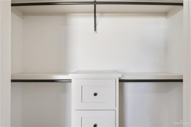 Building Photo - 17 N Alyna Ave