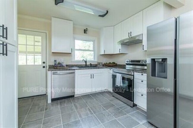 Building Photo - 574 Bob-O-Link Drive