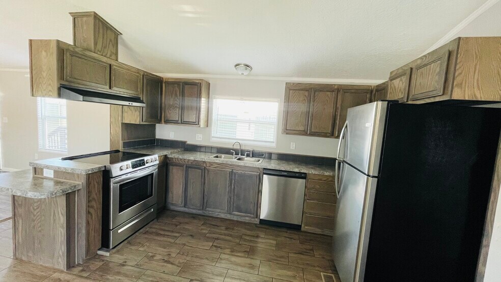 Kitchen - 1192 Village St