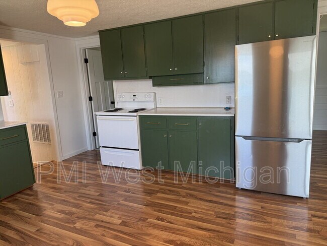Building Photo - 12495 Oakwood Shores St