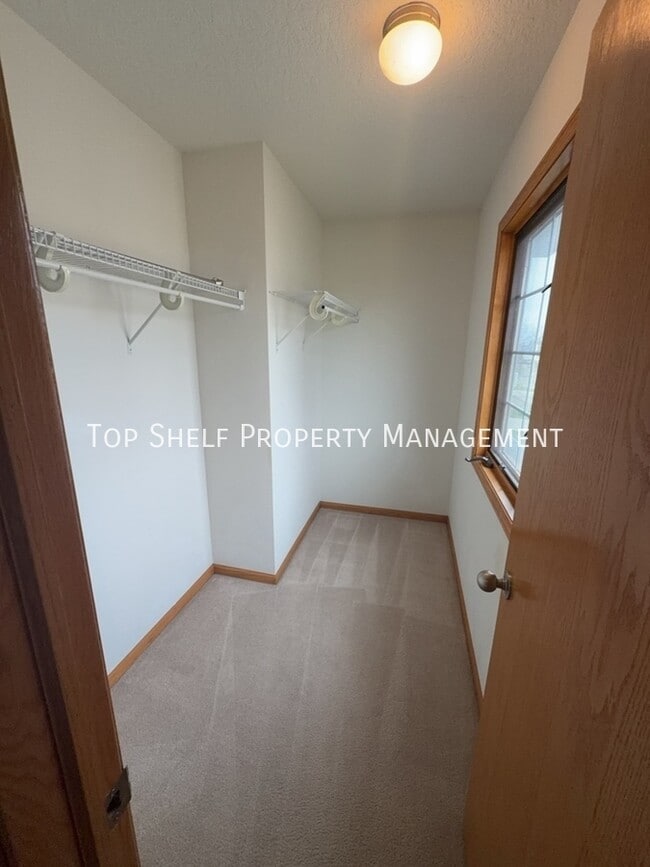 Building Photo - 4404 SW Elm Ct