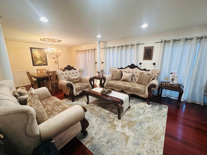 Formal Living Room - 5226 Cedarhurst Dr