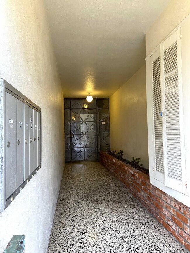 Building Photo - 1 bedroom in San Francisco CA 94118