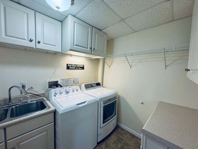 Building Photo - East AVL - Mountain Views and Space Galore!