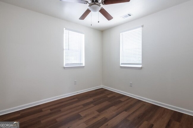 Building Photo - 450 Paines Ave NW