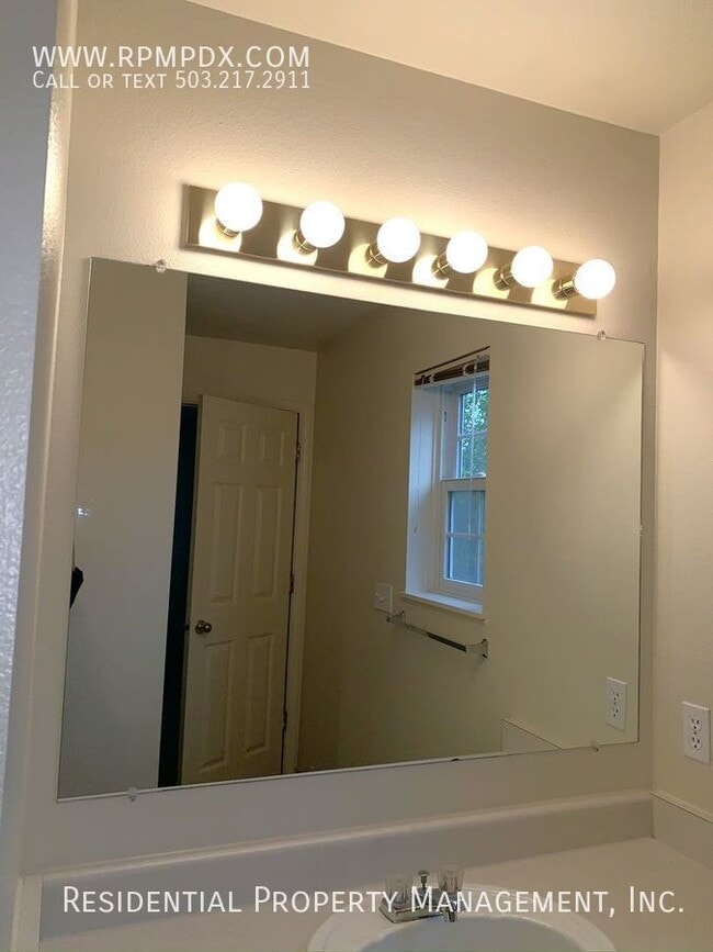 Building Photo - Orchard Hill Condo in the Heart of Tualatin!