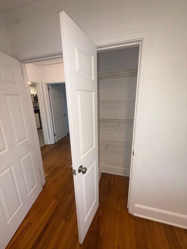 Building Photo - Charming All-Brick 2BR Home with Spacious Yard & Prime Columbia Location