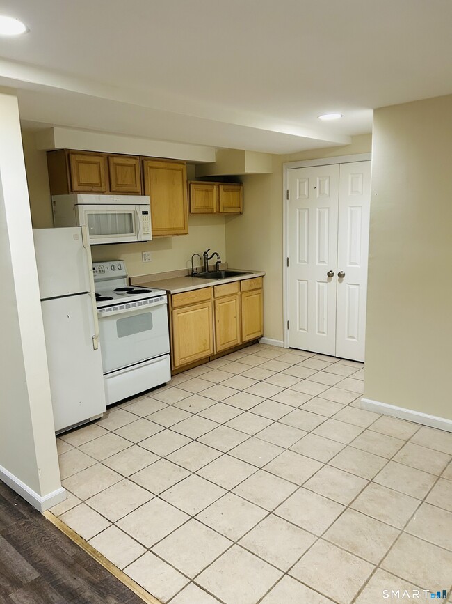 Building Photo - 82 Sunrise Ave