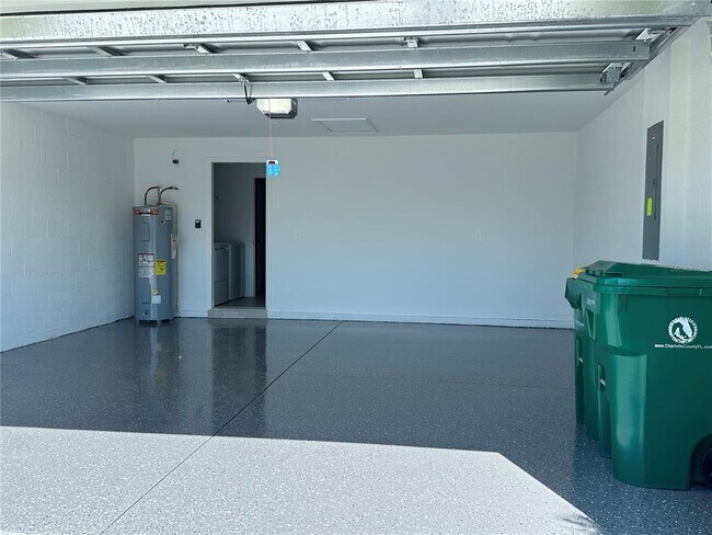 Building Photo - 8225 Shr Lk Dr