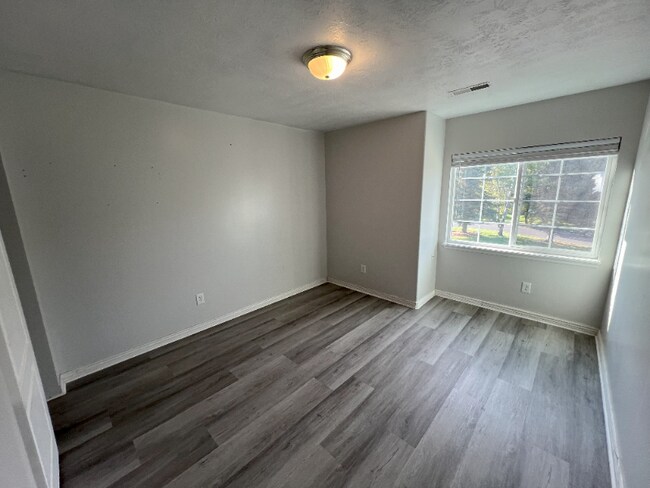 Building Photo - 13604 S Vestry Rd