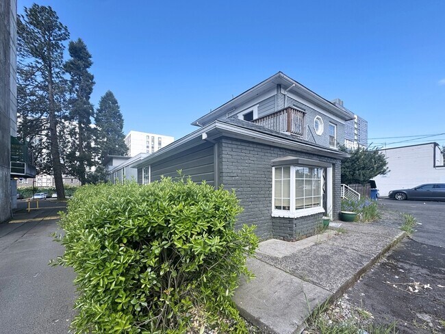 Building Photo - 950 Patterson St