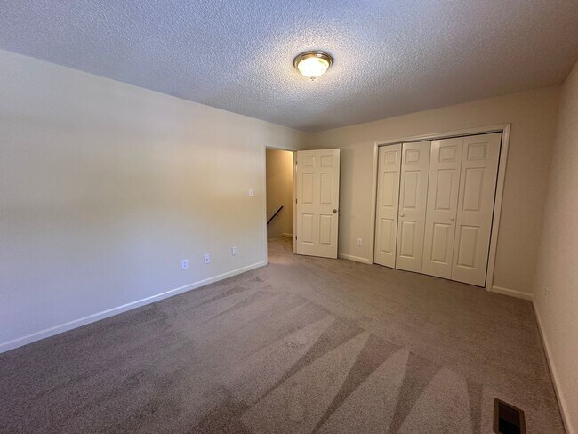 Building Photo - Charming & Private Townhouse in NW Hickory – 2BR, 1.5BA, Prime Location - No Pets