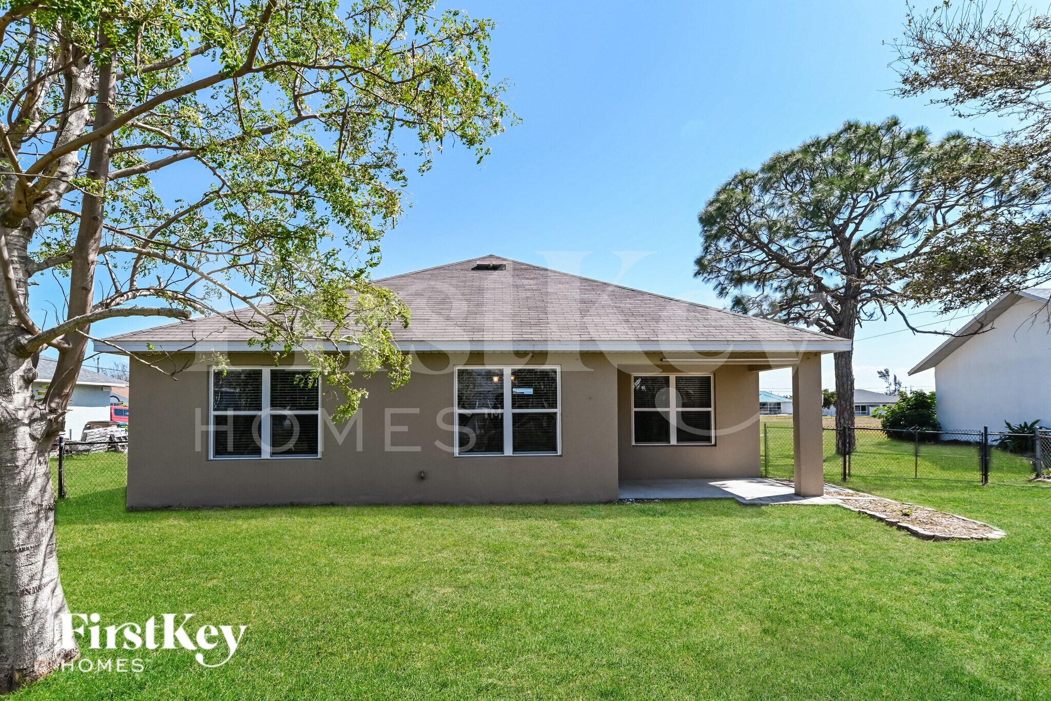 Building Photo - 2702 SW 9th Pl