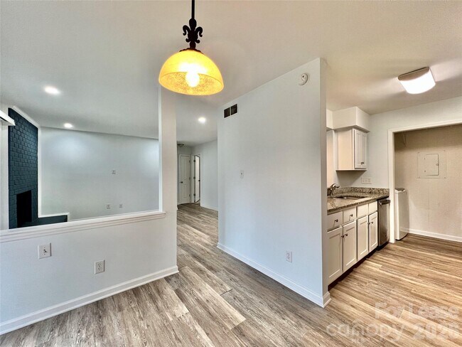 Building Photo - 11187 Harrowfield Rd