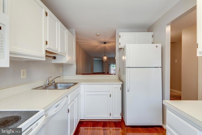 Building Photo - 2133 Whisper Way