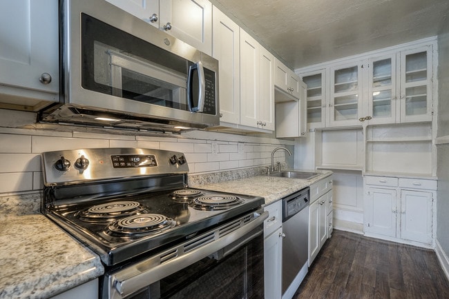 Building Photo - 3721 Broadway Blvd