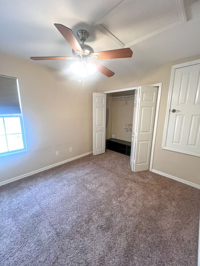 Building Photo - MOVE IN NOW-Water & electricity included 1x1 above garage apartment!! Full kitchen & bathroom!! W...