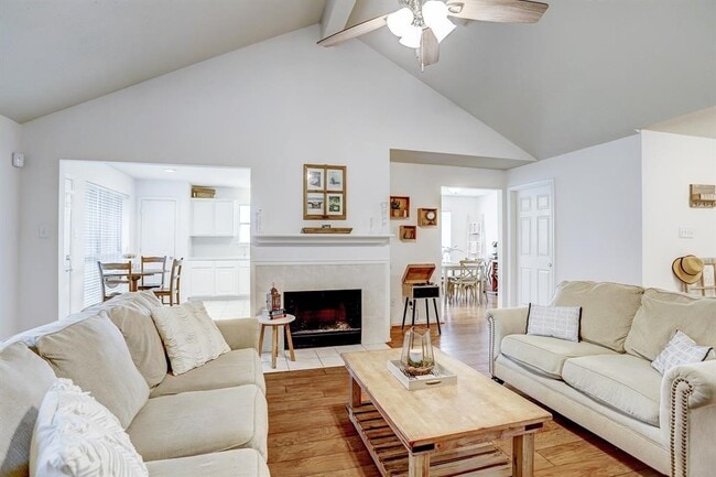 Building Photo - 12230 Cypress Shores Dr