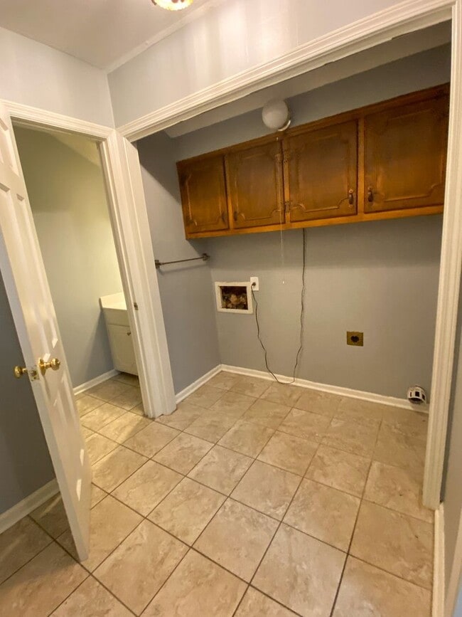 Building Photo - 5867 Brierdale Ave