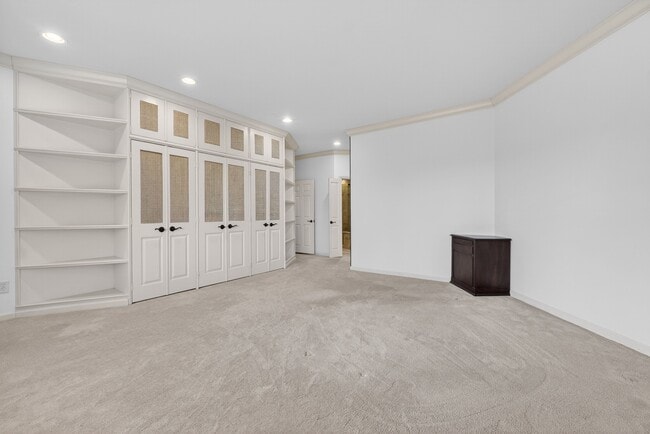 Building Photo - 155 N Hanley Rd