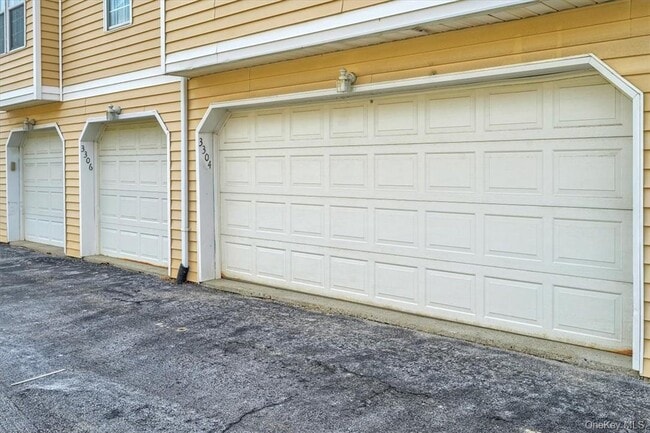 Building Photo - 3304 Whispering Hills Dr