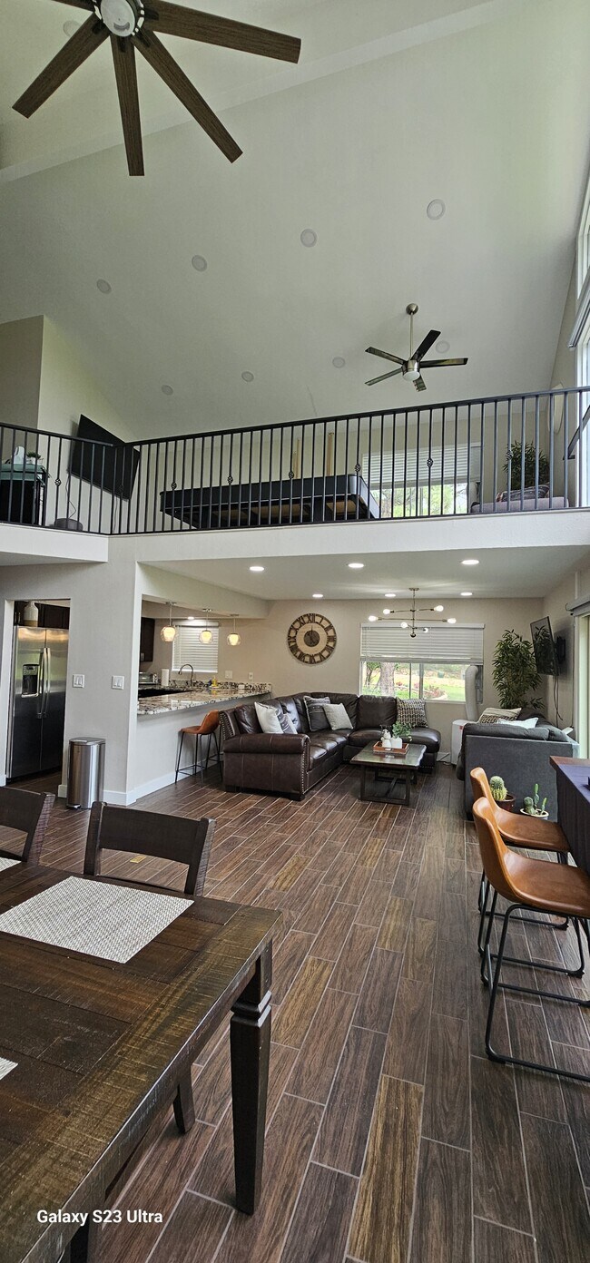 Building Photo - 2280 N Southern Hills Dr