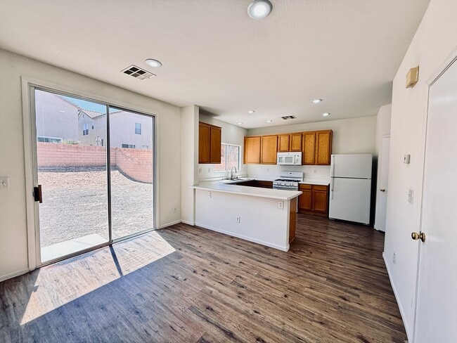 Building Photo - Available Now-Lovely Two Story Home!  Make it yours!