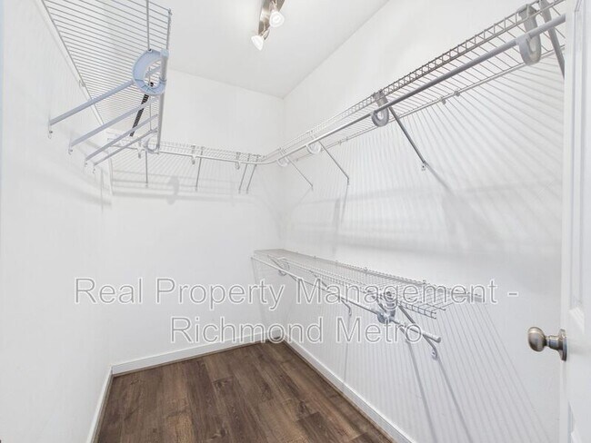 Building Photo - 1213 Magnolia Pointe Blvd