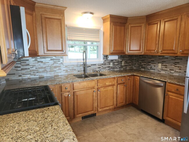 Building Photo - 21 Kinne Rd