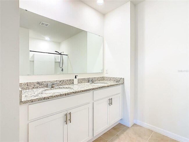 Building Photo - 2119 Tay Wes Dr