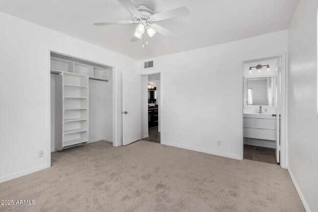Building Photo - 3726 E Weldon Ave