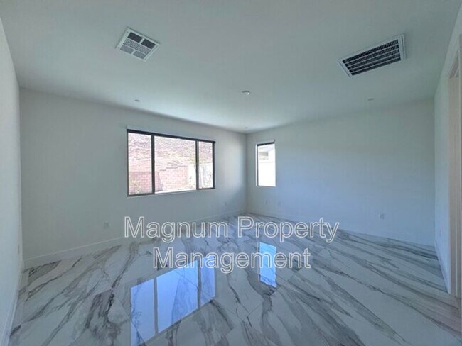 Building Photo - 25061 River Peak Dr