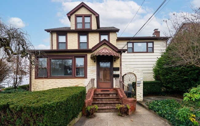Primary Photo - 23 Park Ave