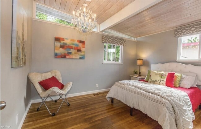 Building Photo - 3 br, 2 bath House - 1629 Sunset Drive