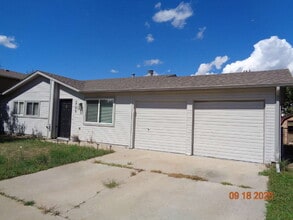 Building Photo - Nicely updated home close to amenities