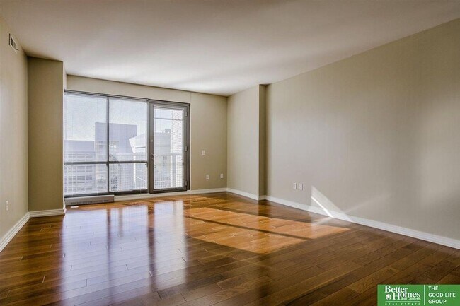 Building Photo - 220 S 31st Ave