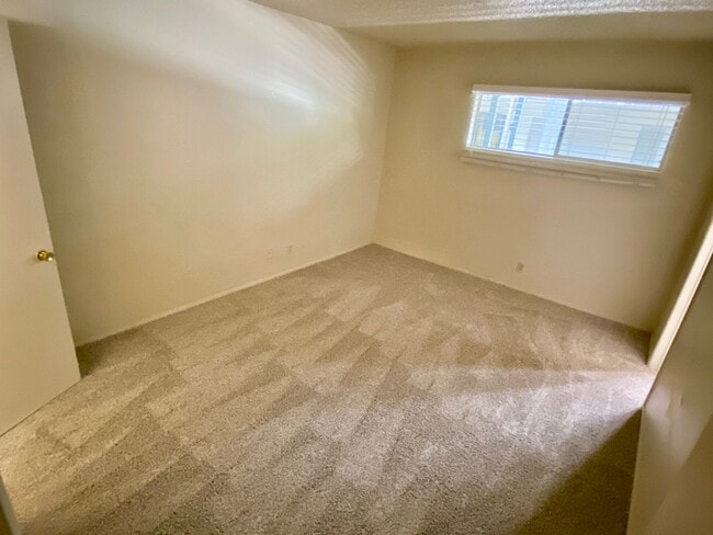 Building Photo - MOVE IN SPECIAL-NO RENT DUE UNTIL JANUARY 1, 2026 - 2 Bedroom 2 Bathroom in Central Phoenix