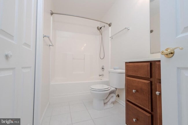 Building Photo - 71 Babylonica Ct
