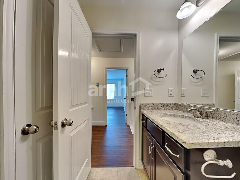 Building Photo - 9919 Maywine Cir