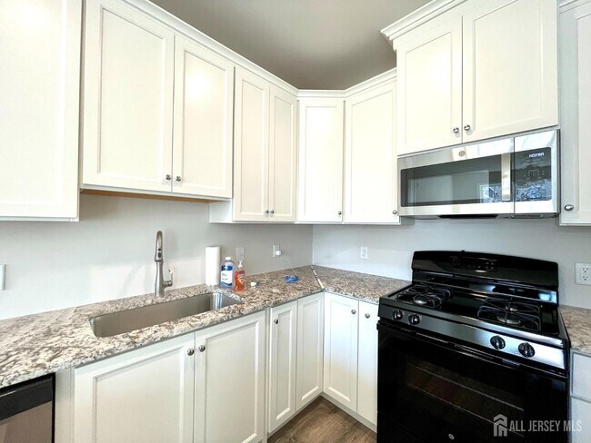 Building Photo - 905 Greenland Square