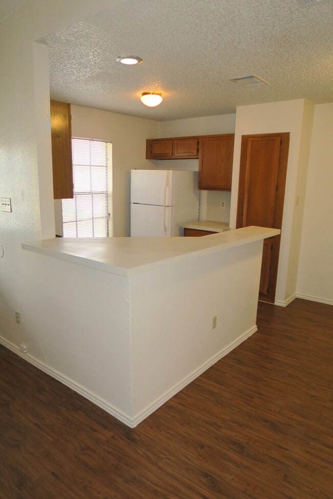 Building Photo - GREAT ROUND ROCK LOCATION