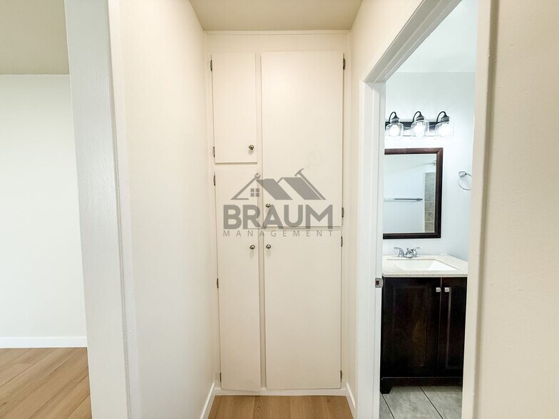 Building Photo - 5611 Fulcher Ave