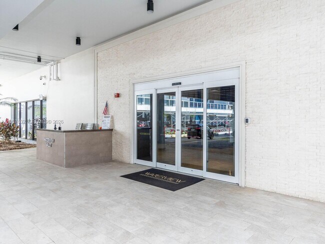 Building Photo - 20505 E Country Club Dr