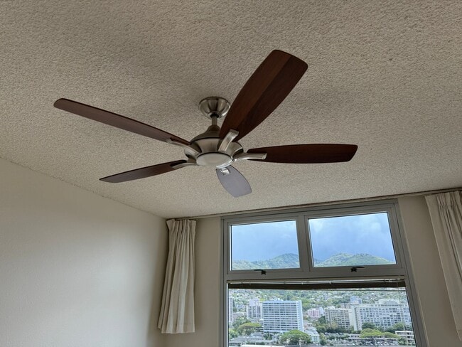 Building Photo - 1450 Young St